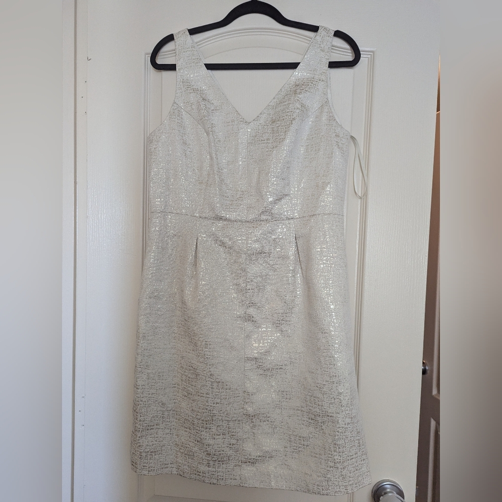 Elegant White Sleeveless Dress